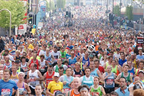 Does weather affect the results of the London Marathon?